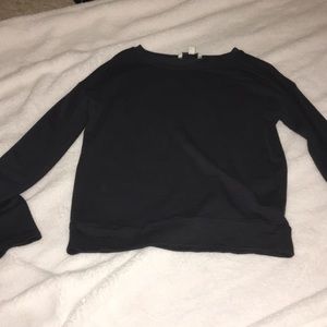 Long sleeve shirt with cute cut out in back